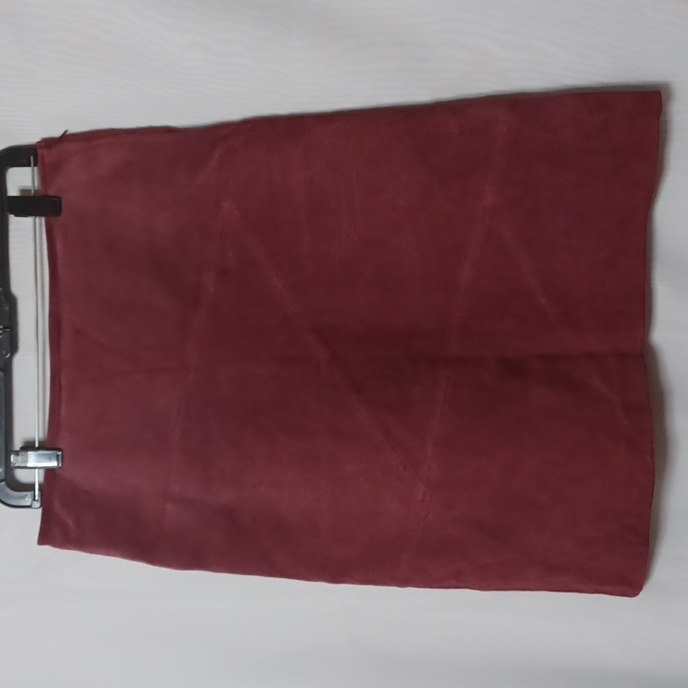 Cuero Women's Genuine Burgundy Suede Leather Skirt. Size 6
